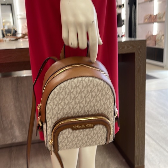 Michael Kors Ladies Backpack Bag Jaycee XS Conv Zip Backpack Vanilla - Picture 10 of 16